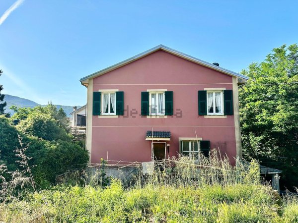 casa indipendente in vendita a Ne