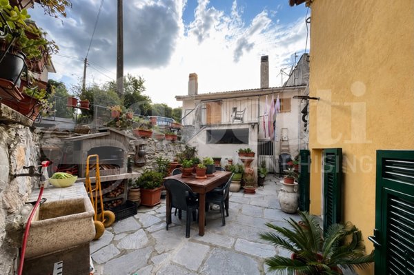 casa indipendente in vendita a Ne