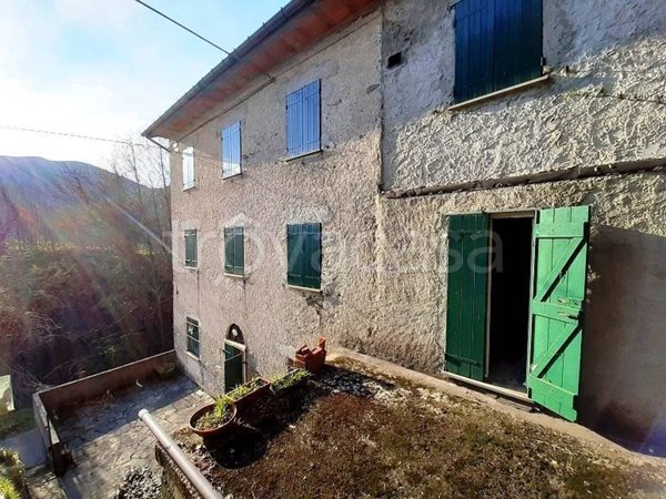 casa indipendente in vendita a Neirone in zona Corsiglia