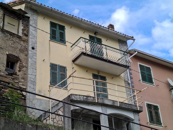 appartamento in vendita a Neirone in zona Roccatagliata