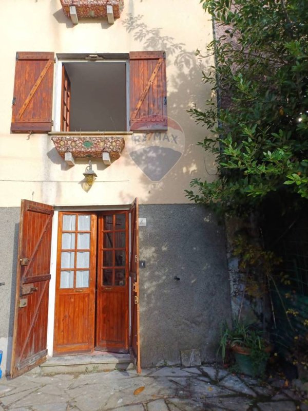 casa indipendente in vendita a Neirone in zona Corsiglia