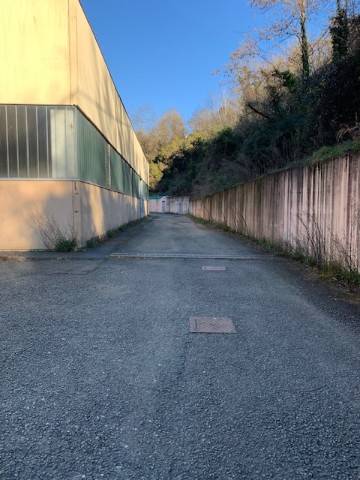 locale commerciale in vendita a Neirone in zona Acqua di Ognio