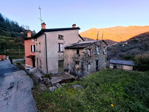 esavano in vendita a Neirone