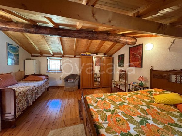 casa indipendente in vendita a Neirone