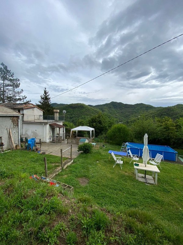 casa indipendente in vendita a Neirone