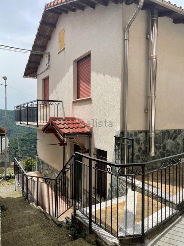 casa indipendente in vendita a Neirone in zona San Marco d'Urri