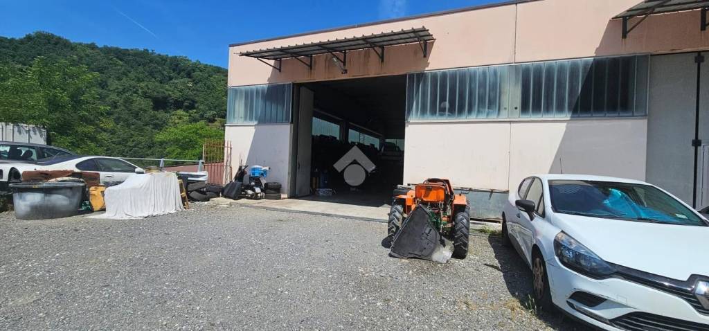 locale commerciale in vendita a Neirone