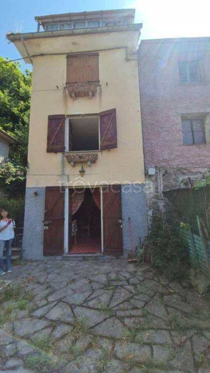 casa indipendente in vendita a Neirone in zona Corsiglia