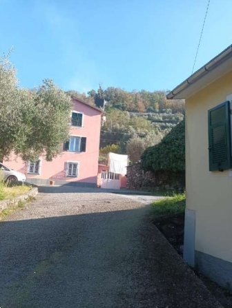 casa indipendente in vendita a Neirone