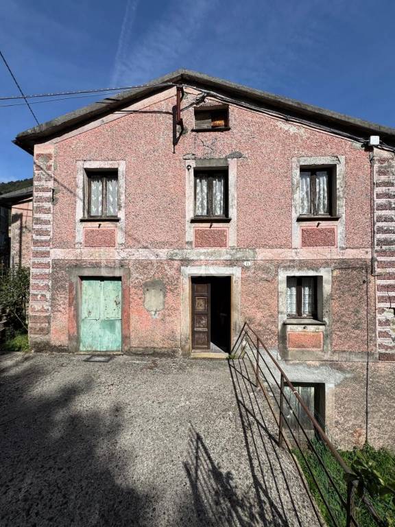 casa indipendente in vendita a Neirone in zona Corsiglia