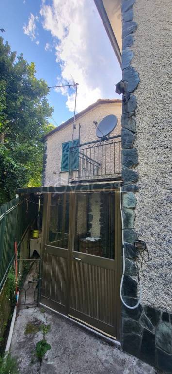 casa indipendente in vendita a Neirone in zona Corsiglia