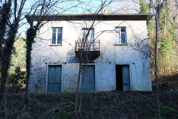 casa indipendente in vendita a Neirone in zona Acqua di Ognio