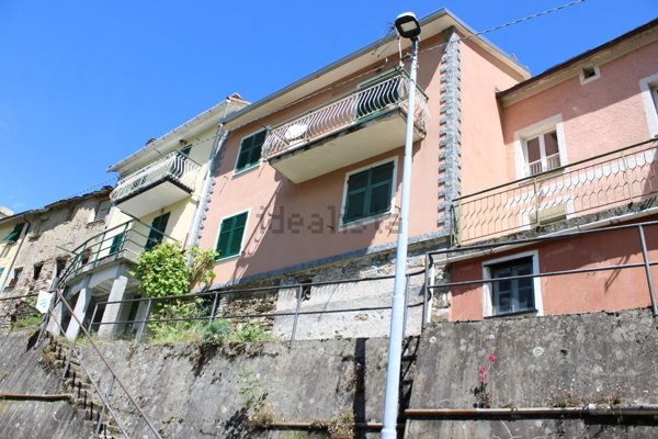 quadrivano in vendita a Neirone in zona Roccatagliata