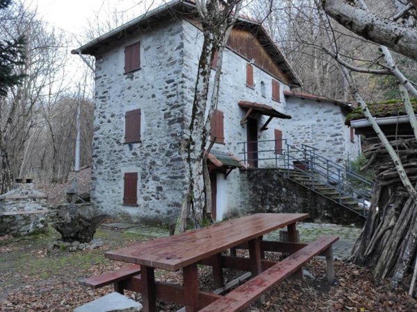 casa indipendente in vendita a Neirone