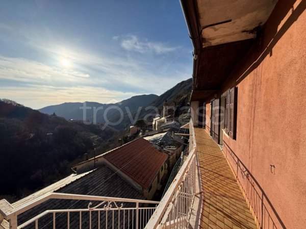 appartamento in vendita a Neirone in zona Roccatagliata