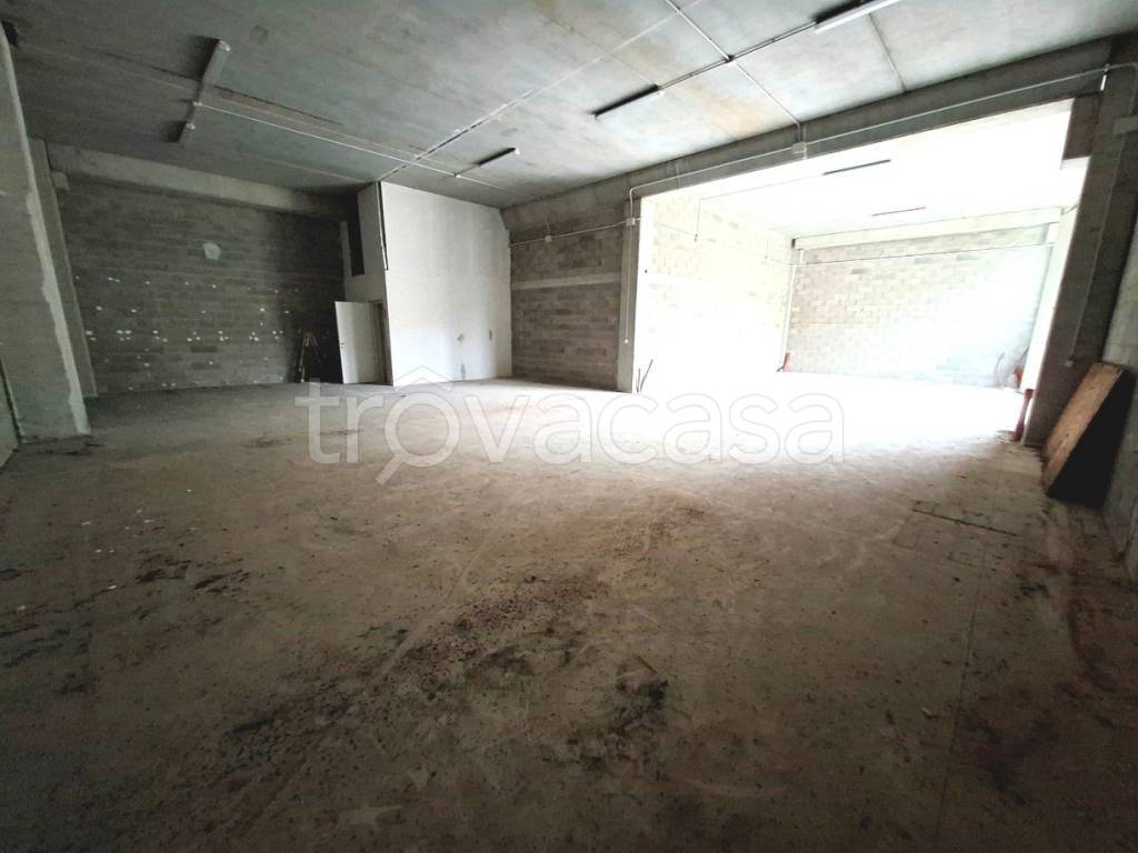 locale commerciale in vendita a Neirone in zona Acqua di Ognio