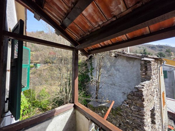 casa indipendente in vendita a Neirone in zona Roccatagliata
