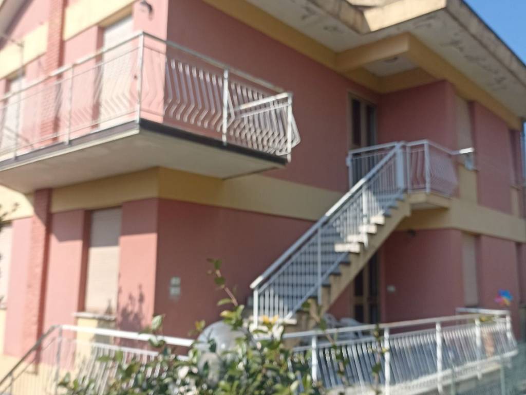 casa indipendente in vendita a Neirone in zona Corsiglia