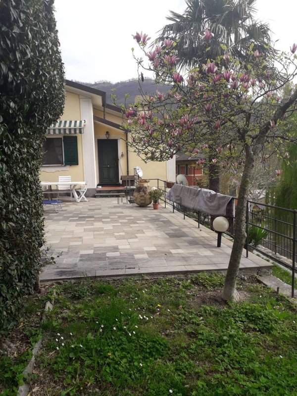 casa indipendente in vendita a Neirone