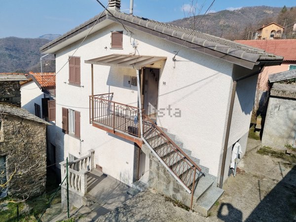 casa indipendente in vendita a Neirone