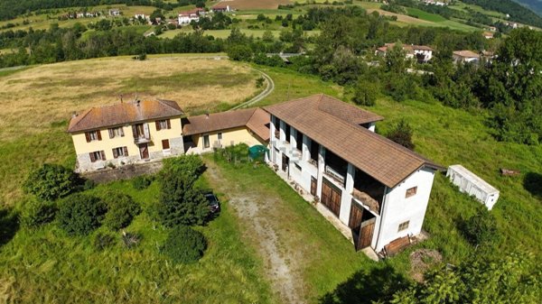 esavano in vendita a Neirone in zona Corsiglia