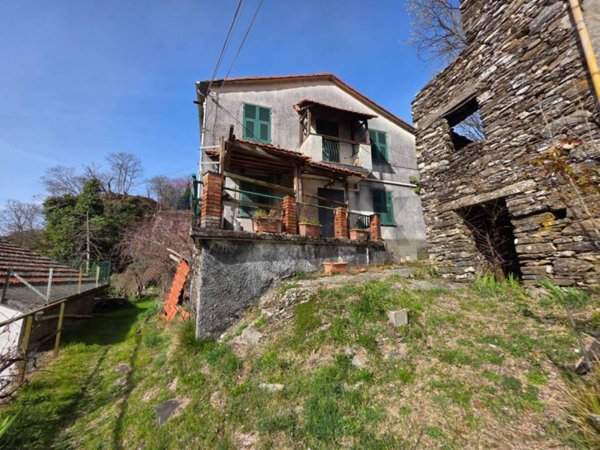 casa indipendente in vendita a Neirone in zona Roccatagliata