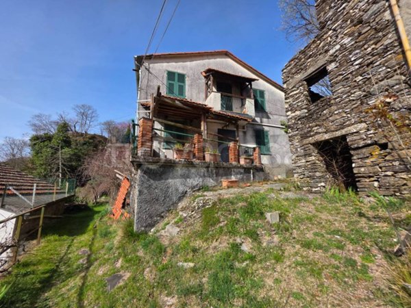 casa indipendente in vendita a Neirone in zona Roccatagliata