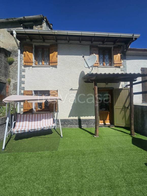 casa indipendente in vendita a Neirone