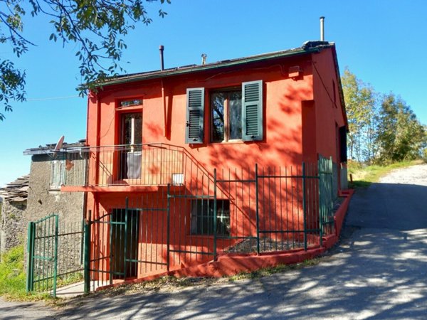 casa indipendente in vendita a Neirone in zona Roccatagliata
