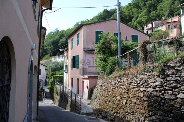 casa indipendente in vendita a Neirone in zona Acqua di Ognio