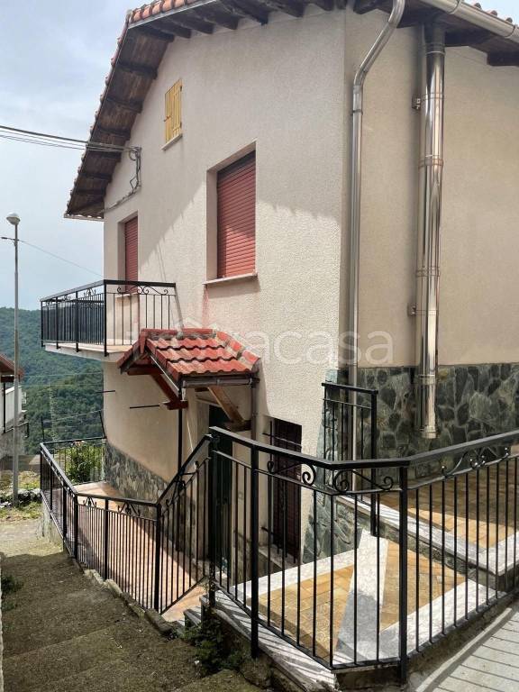 casa indipendente in vendita a Neirone in zona San Marco d'Urri