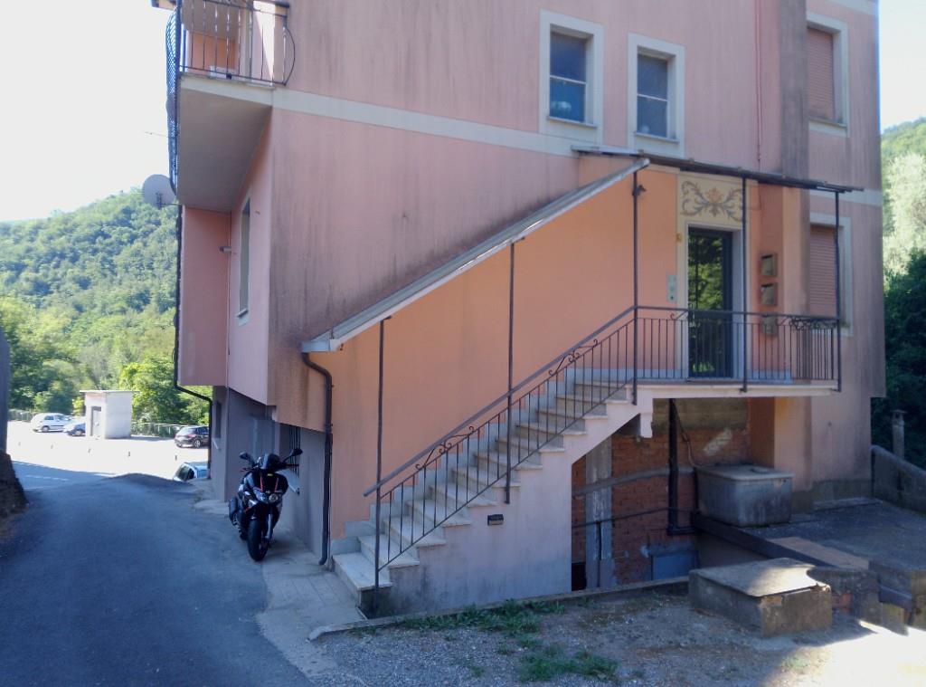 appartamento in vendita a Neirone in zona Acqua di Ognio