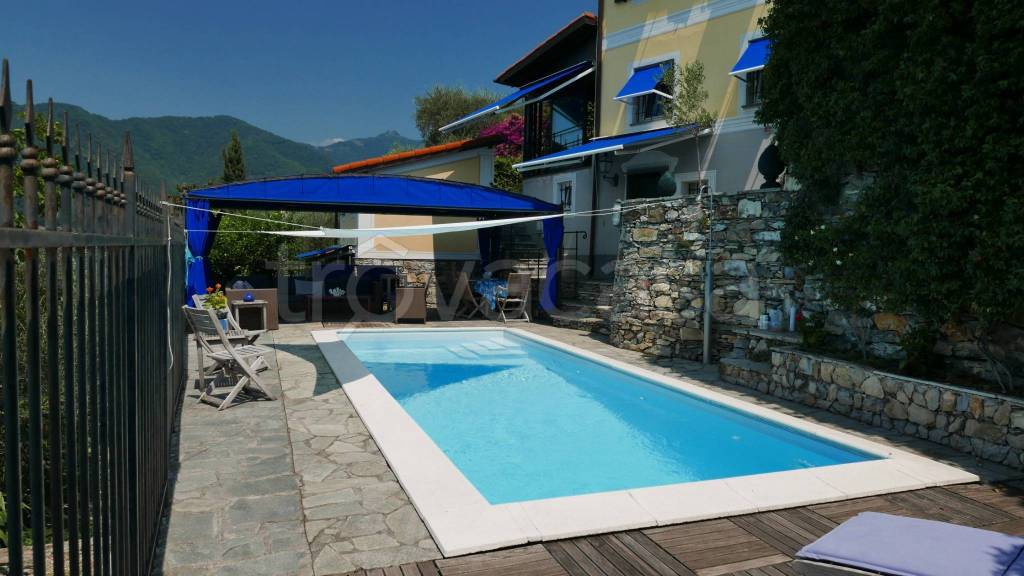 casa indipendente in vendita a Rapallo in zona Montallegro