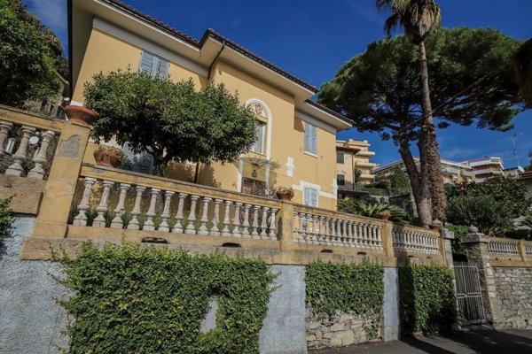 casa indipendente in vendita a Rapallo