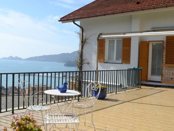 appartamento in vendita a Rapallo in zona Montallegro
