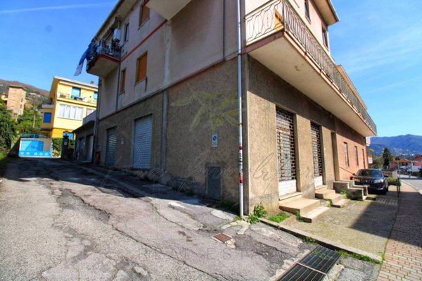 locale di sgombero in vendita a Rapallo in zona Santa Maria del Campo