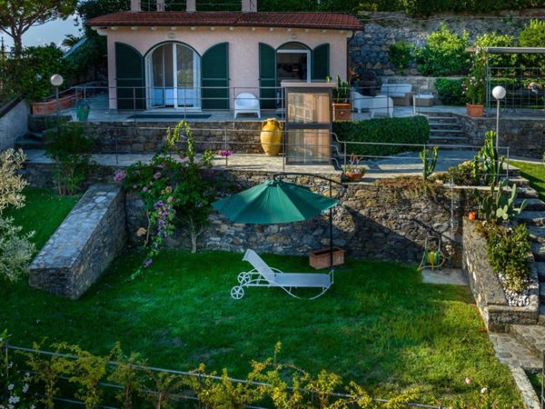 casa indipendente in vendita a Rapallo in zona San Michele di Pagana