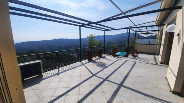 appartamento in vendita a Rapallo in zona Montallegro