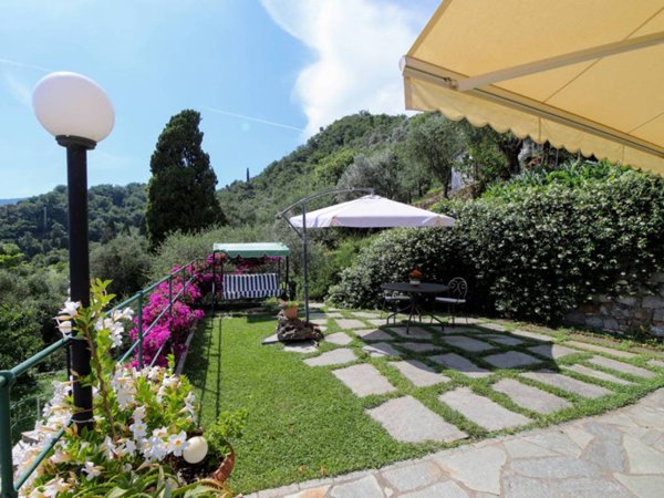 casa indipendente in vendita a Rapallo in zona Sant'Andrea di Foggia