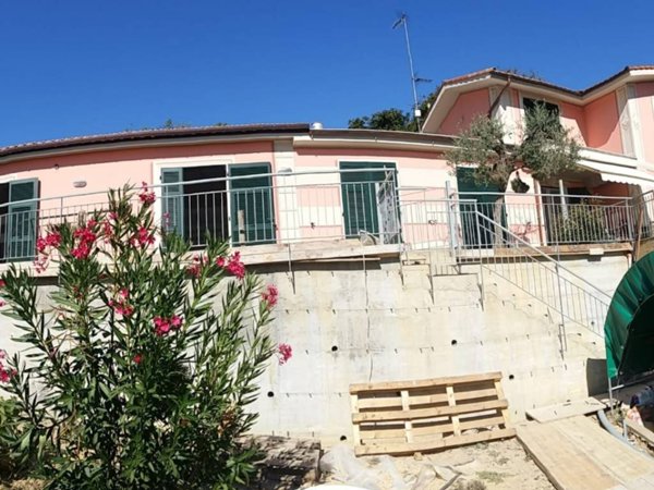 casa indipendente in vendita a Rapallo in zona San Massimo