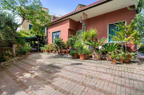 casa indipendente in vendita a Rapallo