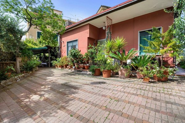 casa indipendente in vendita a Rapallo