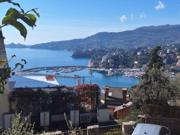 appartamento in vendita a Rapallo in zona Montallegro