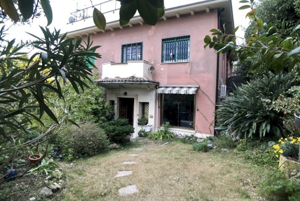 casa indipendente in vendita a Rapallo