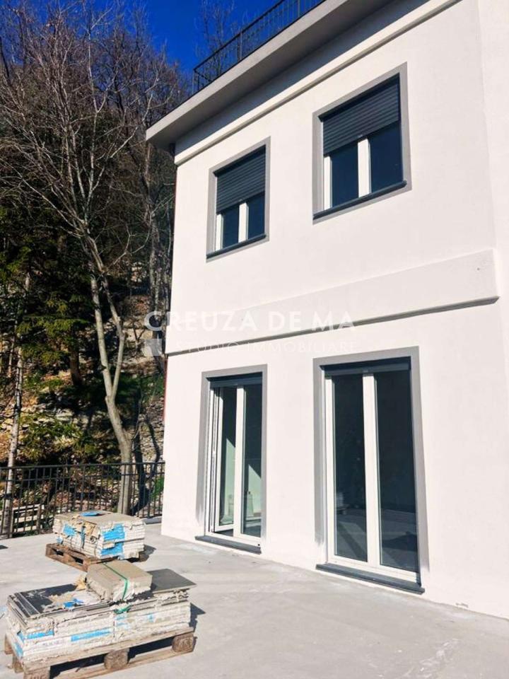 appartamento in vendita a Rapallo in zona Montallegro