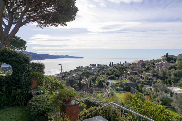 appartamento in vendita a Rapallo in zona San Michele di Pagana