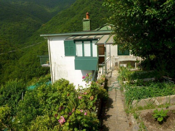 casa indipendente in vendita a Rapallo in zona Sant'Andrea di Foggia