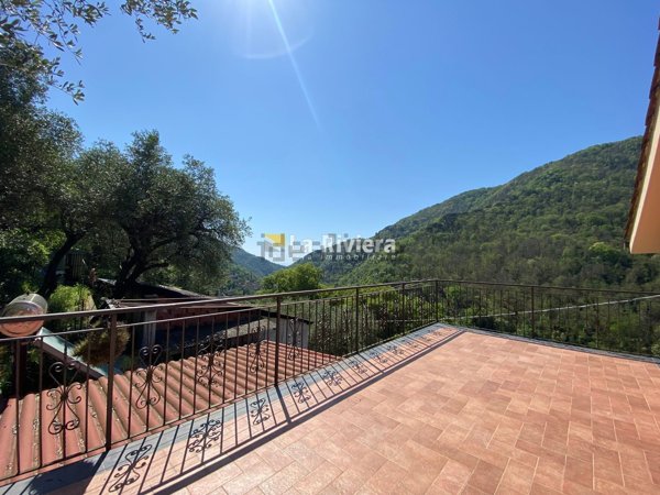 casa indipendente in vendita a Rapallo in zona Sant'Andrea di Foggia