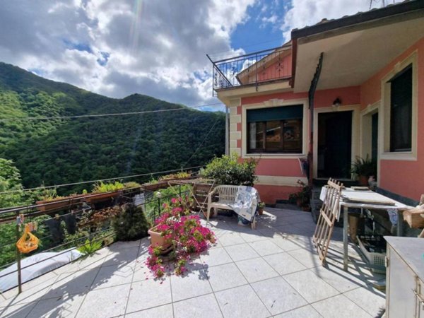 casa indipendente in vendita a Rapallo in zona Sant'Andrea di Foggia