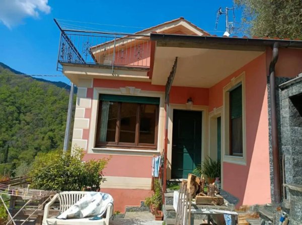 casa indipendente in vendita a Rapallo in zona Sant'Andrea di Foggia